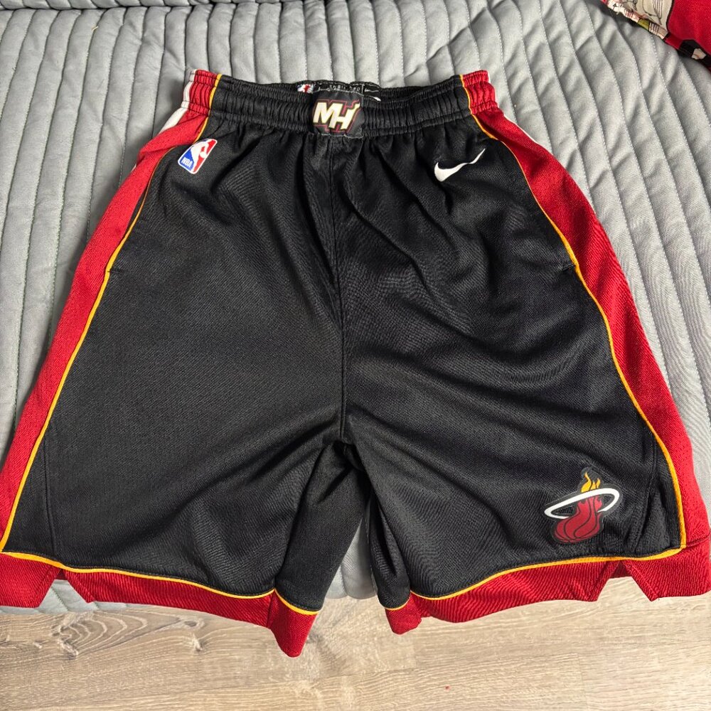 Nike Authentics Miami Heat Boys Shorts Youth Large